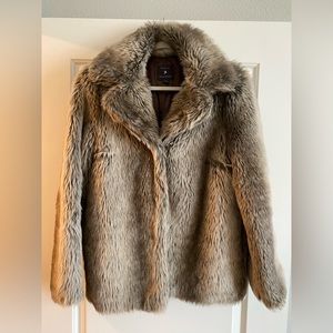 Forever 21 Women’s Faux Fur Coat Size Medium